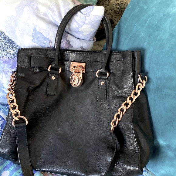 Michael Kors Handbags - Michael Kors Hamilton Black Leather Cross body